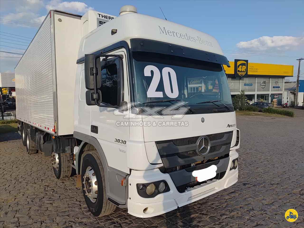 CAMINHAO MERCEDES-BENZ MB 3030 Baú Frigorífico BiTruck 8x2 4X4 Caminhões e Carretas  CONCORDIA SANTA CATARINA SC